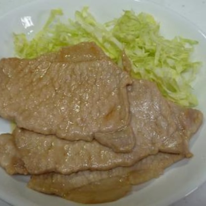 今日の夕飯に作りました　　めんつゆでしょうが焼きって初めて！味が薄そうにみえてしっかり、しょうが焼きで美味しかったです＾＾
つけあわせがキャベツでごめんなさい。